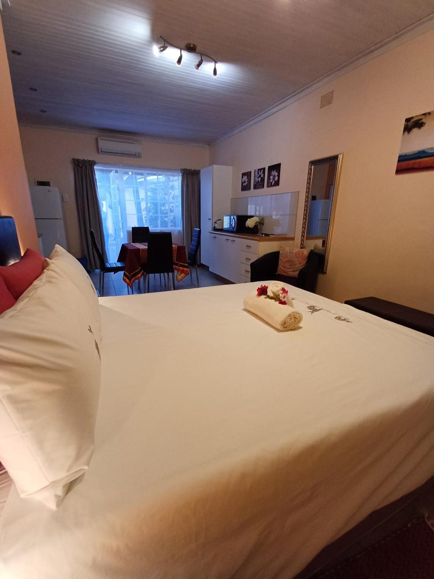 Capbon Guesthouse Windhoek Exteriör bild