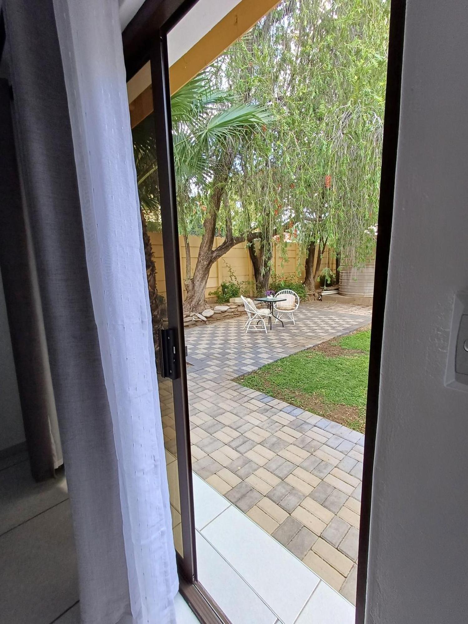 Capbon Guesthouse Windhoek Exteriör bild