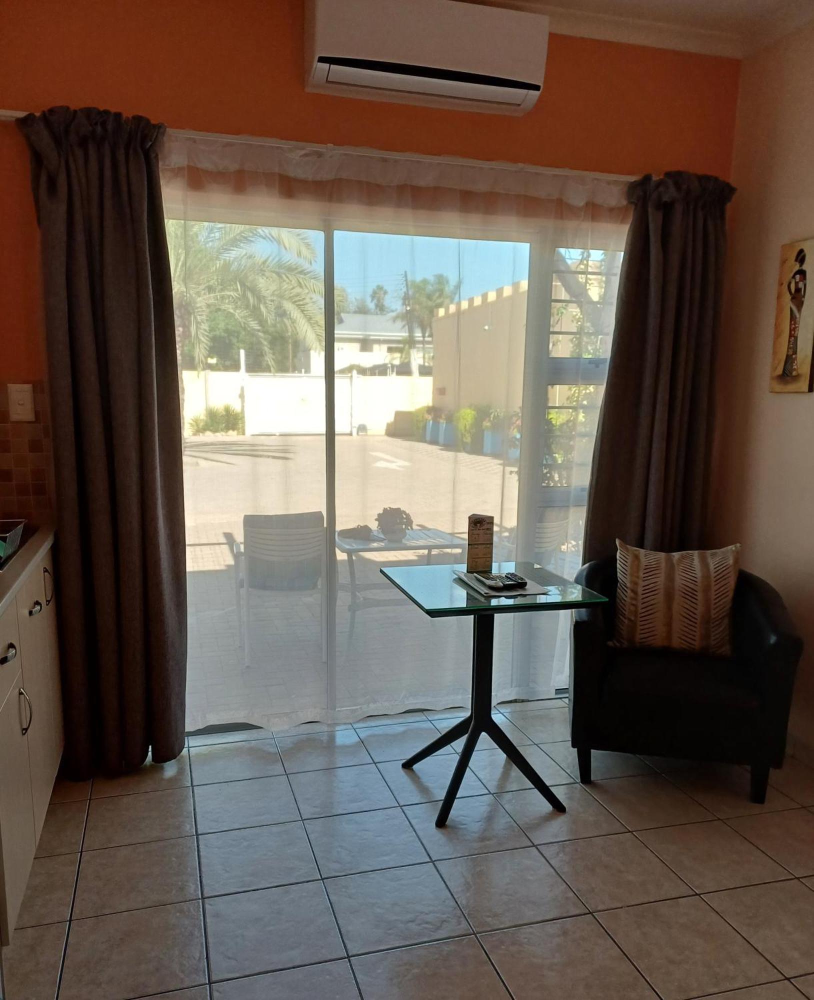 Capbon Guesthouse Windhoek Exteriör bild