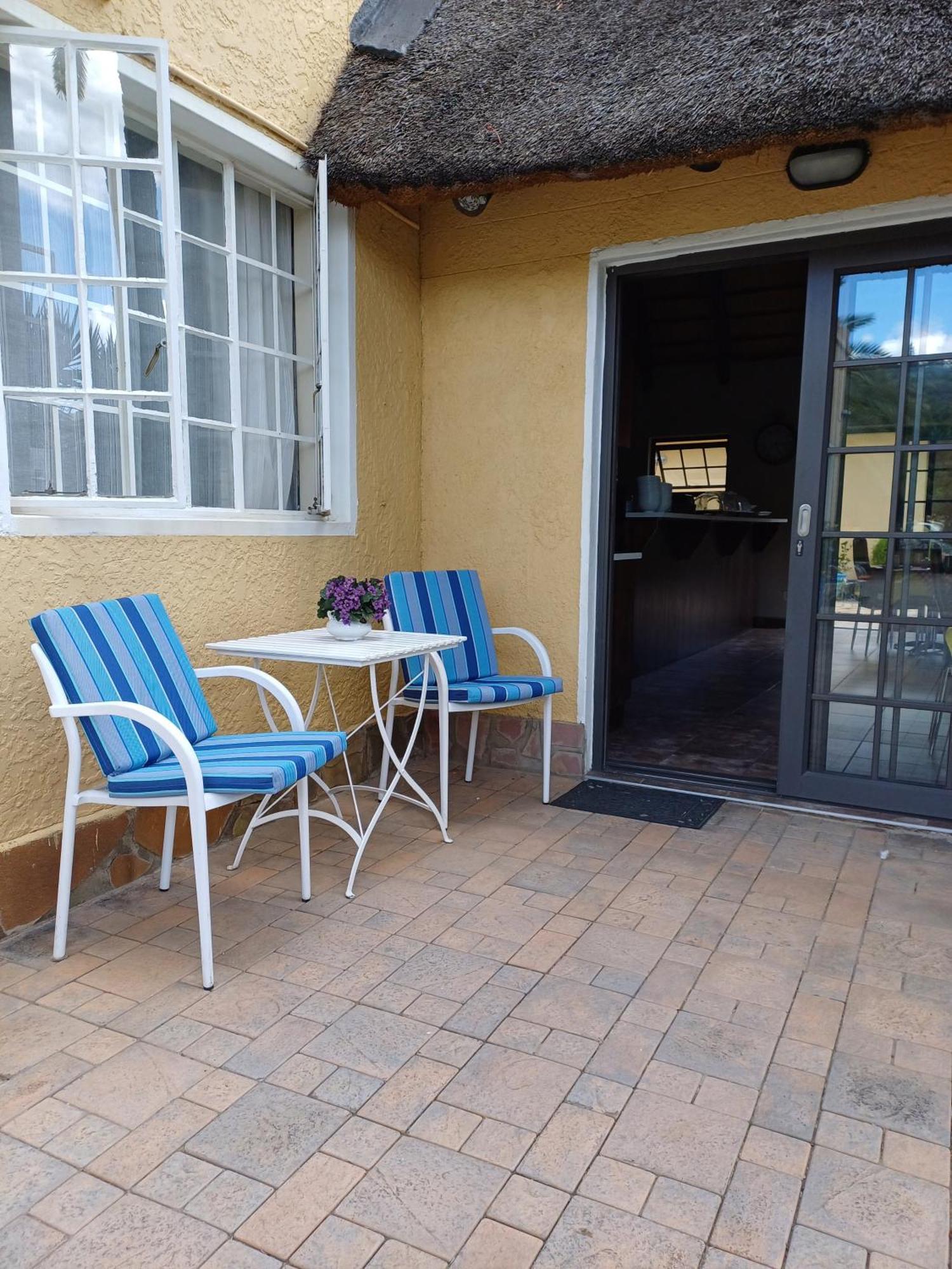 Capbon Guesthouse Windhoek Exteriör bild
