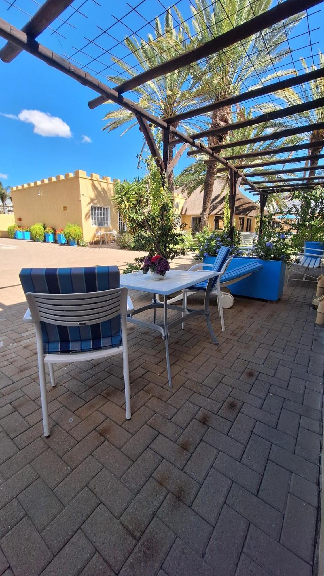 Capbon Guesthouse Windhoek Exteriör bild