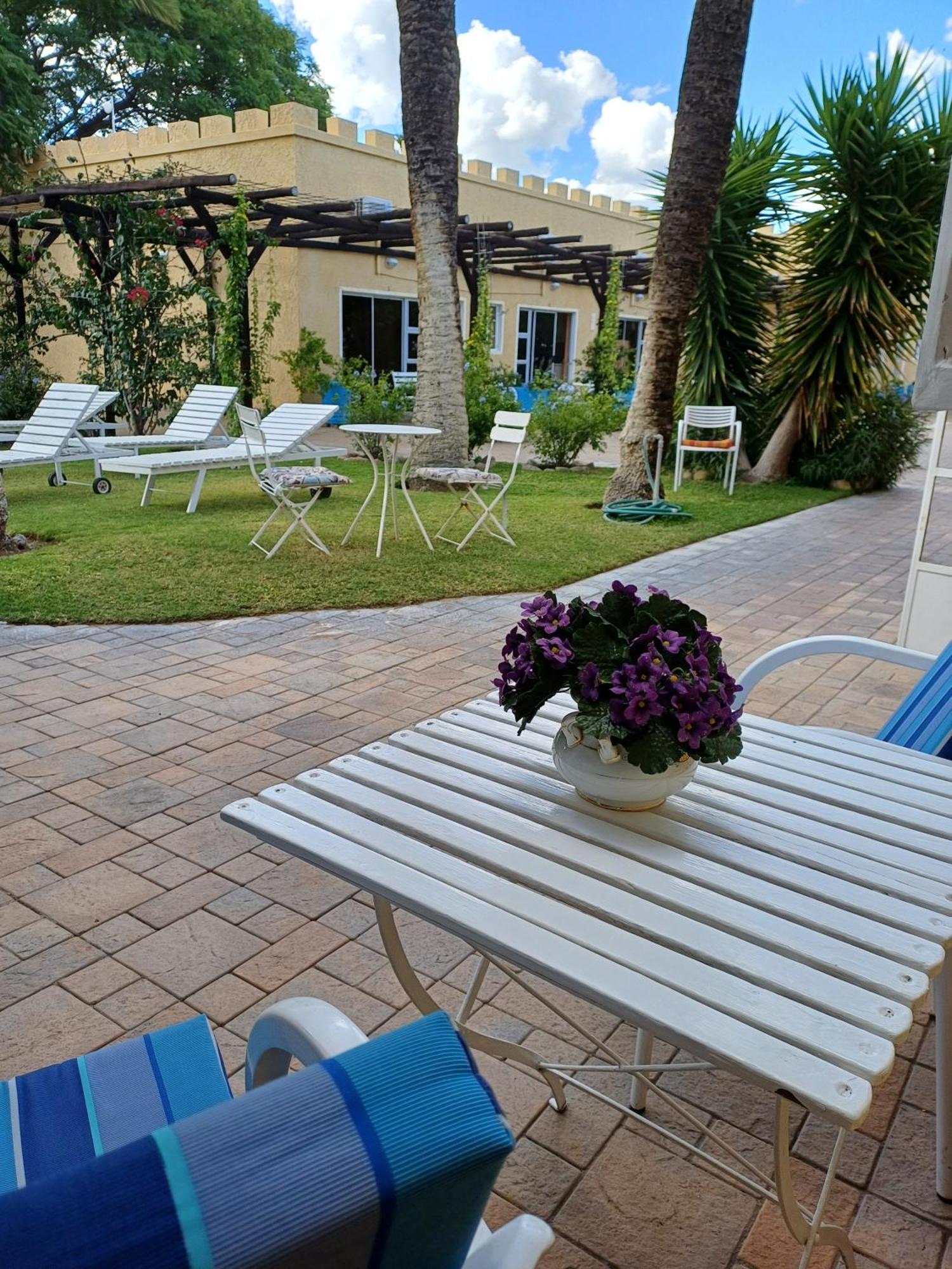 Capbon Guesthouse Windhoek Exteriör bild